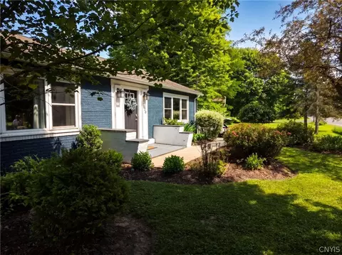 3028 E Lake Rd, Skaneateles, NY 13152