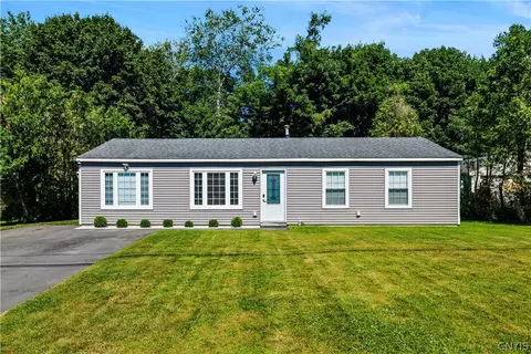 411 Cedarbrook Cres, Utica, NY 13502
