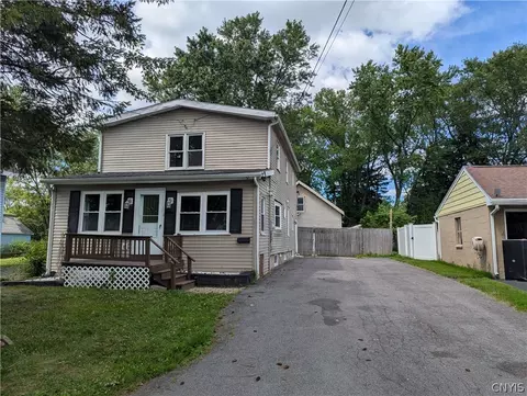 428 Garden City Dr, Salina, NY 13211