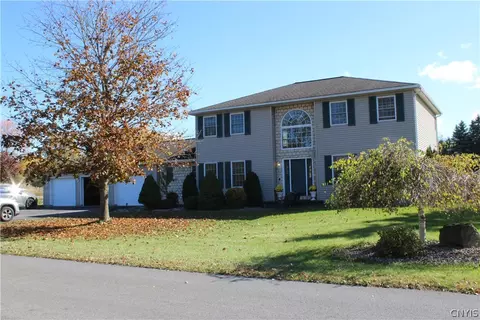 1 Higby Hills Dr, New Hartford, NY 13413