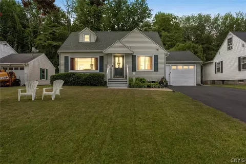 106 Oakley Dr, North Syracuse, NY 13212