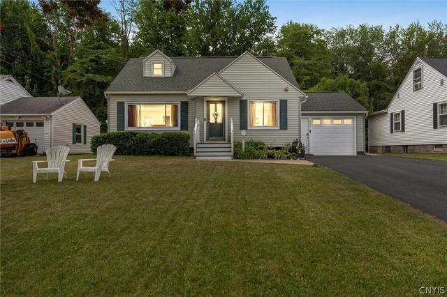 106 Oakley Dr, North Syracuse, NY 13212