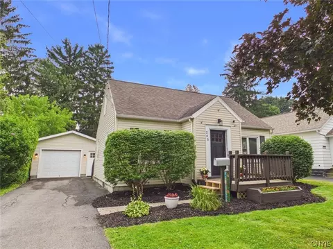 205 Windemere Rd, Geddes, NY 13219