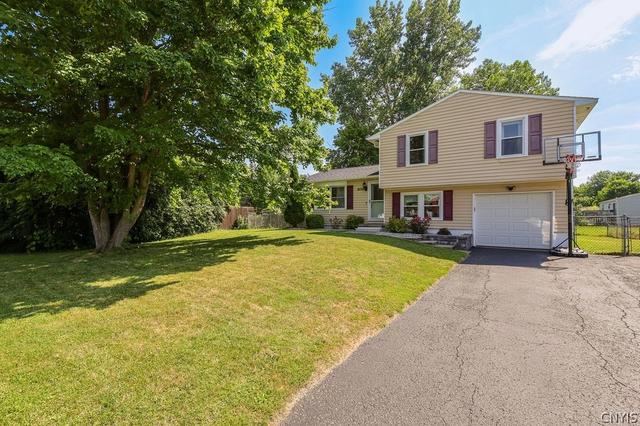 8038 Candela Ln, Clay, NY 13041