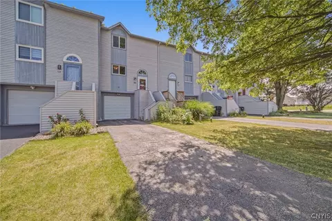 106 Iron Oak Cir, Salina, NY 13088