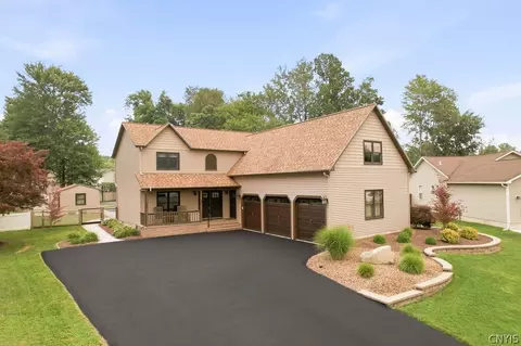 16 Orangewood Dr, Liverpool, NY 13090