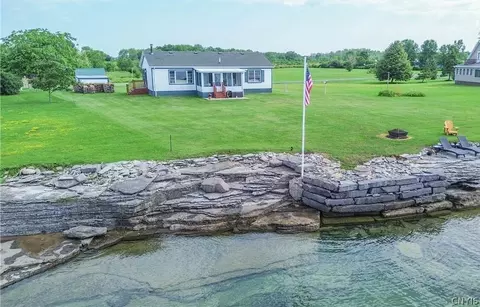 27424 Lisa Dr, Cape Vincent, NY 13618