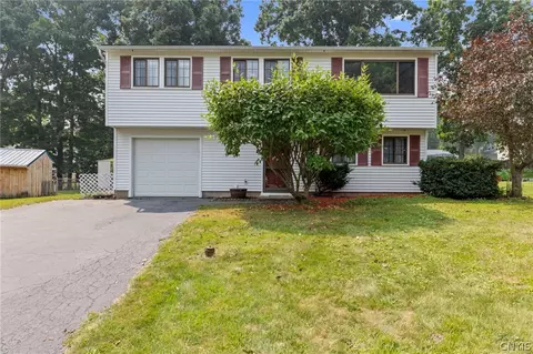 8383 Zenith Dr, Baldwinsville, NY 13027