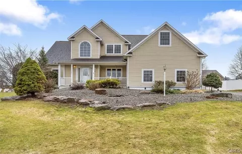 7541 Plum Hollow Cir, Liverpool, NY 13090