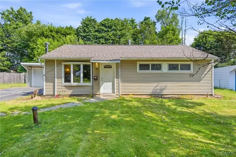 15 Lincoln Rd, North Syracuse, NY 13212