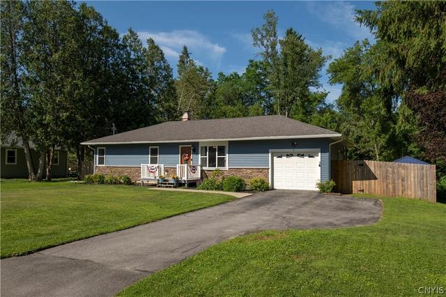 2 Berkshire Dr, Westmoreland, NY 13490