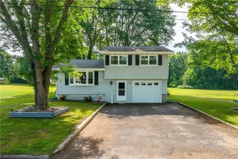 13 Ellen St, Fulton, NY 13069