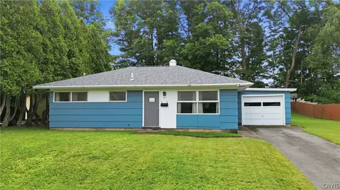 27 Pinecrest Rd, New Hartford, NY 13413