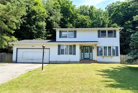 209 Merriwether Dr, Syracuse, NY 13219