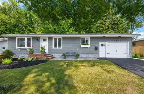 7422 Rosewood Cir, Syracuse, NY 13212