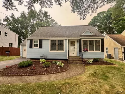 125 Crystal Dr, Syracuse, NY 13212