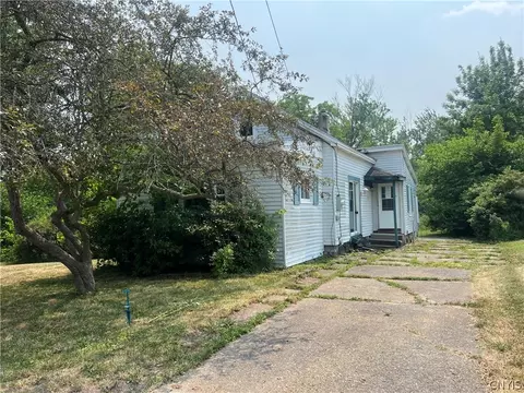 303 1st St, Lenox, NY 13032