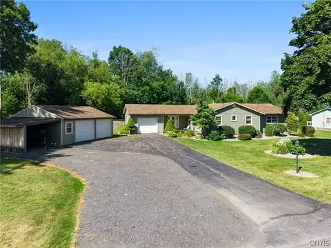 77 Chase Rd, Granby, NY 13069