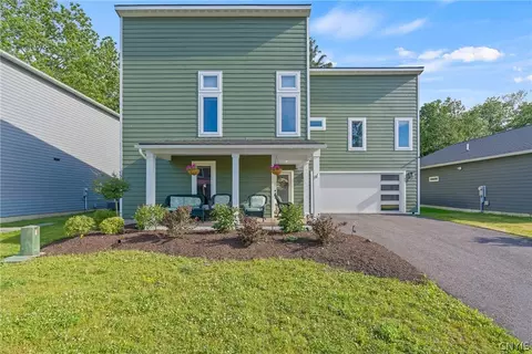 95 Xavier Cir, Syracuse, NY 13210
