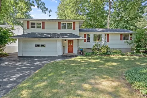 211 Donlin Dr, Salina, NY 13088