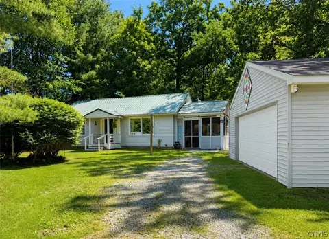 98 North St, Cleveland, NY 13042