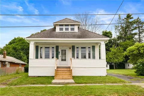 26 7th St, Whitestown, NY 13495
