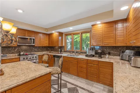 Kitchen - 6909 Shalimar Way, Fayetteville, NY 13066 photo 5 of 6