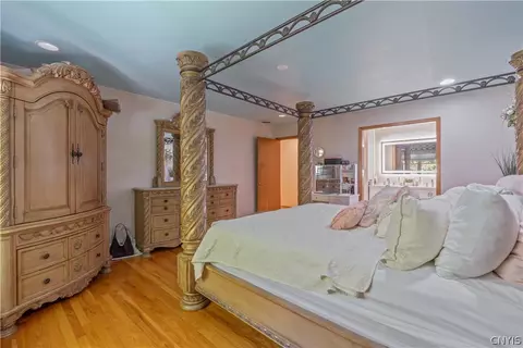 Bedroom - 6909 Shalimar Way, Fayetteville, NY 13066 photo 4 of 9