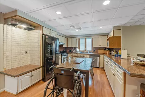 Kitchen - 6909 Shalimar Way, Fayetteville, NY 13066 photo 6 of 6
