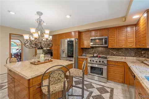 Kitchen - 6909 Shalimar Way, Fayetteville, NY 13066 photo 2 of 6