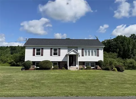6905 Fairway Dr, Westmoreland, NY 13490