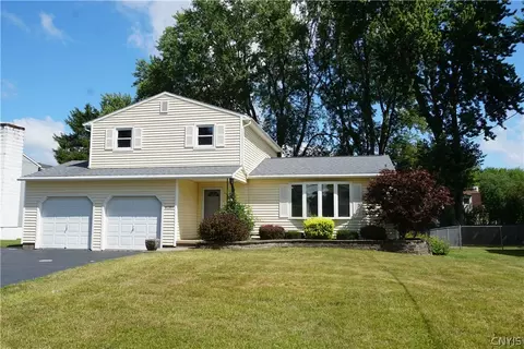6189 Ridgecrest Dr, Syracuse, NY 13212
