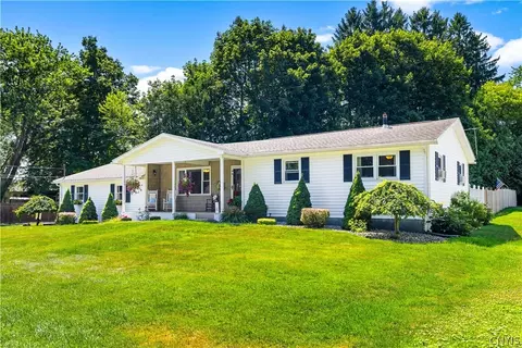 1 Berra Ln, Whitestown, NY 13492