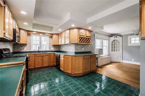 607 Laurelton Rd, Irondequoit, NY 14609 photo 9