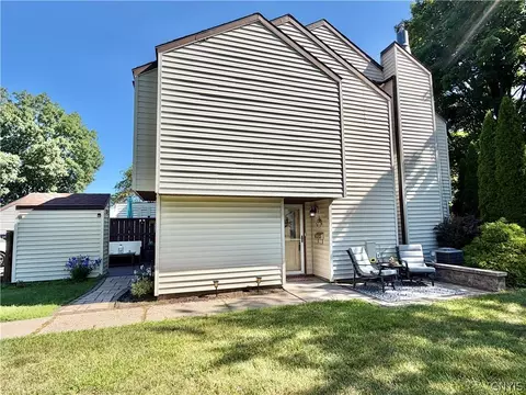 104 Harwinton Ct, Camillus, NY 13031