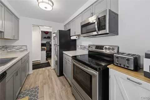 Kitchen - 123 Watertree Dr, East Syracuse, NY 13057 photo 3 of 3