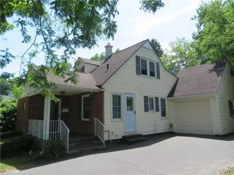 120 Kensington Dr, Utica, NY 13501