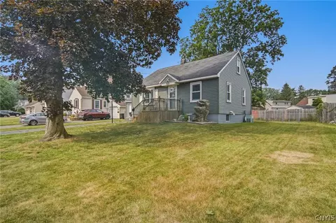 104 Forest Dr, Syracuse, NY 13212