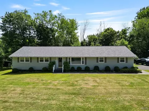 17 Harts Hill Pkwy, Whitestown, NY 13492