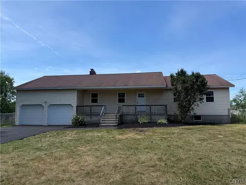 7735 Barbara Ln, Lysander, NY 13027