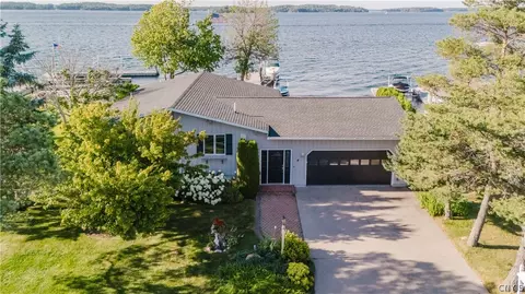 4 Washington Is, Clayton, NY 13624