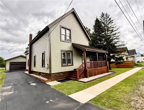 32 Smith St, Gouverneur, NY 13642