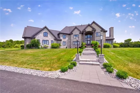 9521 Mallory Rd, New Hartford, NY 13413
