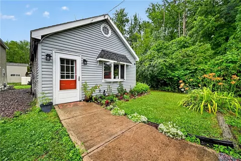 6994 Lakeshore Rd, Cicero, NY 13039
