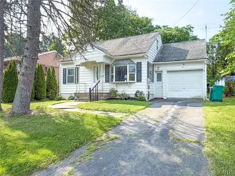 125 Merritt Pl, New Hartford, NY 13413
