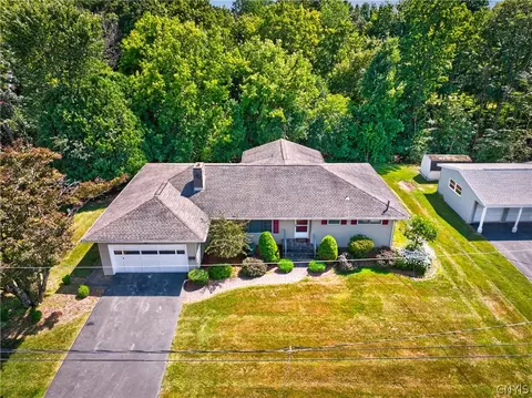5 Robin Rd, New Hartford, NY 13413