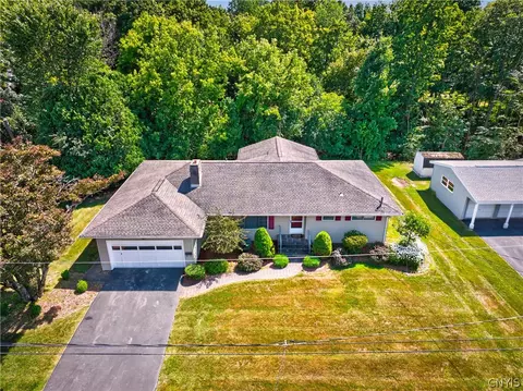 5 Robin Rd, New Hartford, NY 13413