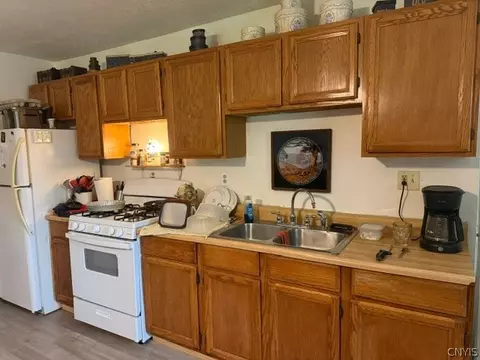 Kitchen - 446 E Canal St, Lenox, NY 13032 photo 3 of 4