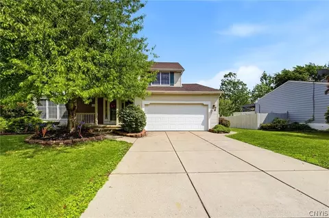 29 Continental Dr, Lockport, NY 14094