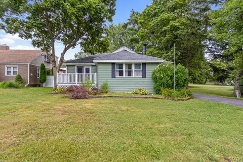 1016 Cold Springs Rd, Salina, NY 13088